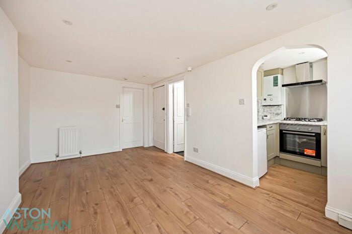 1 Bedroom Apartment To Rent In Lower Rock Gardens, Brighton, BN2