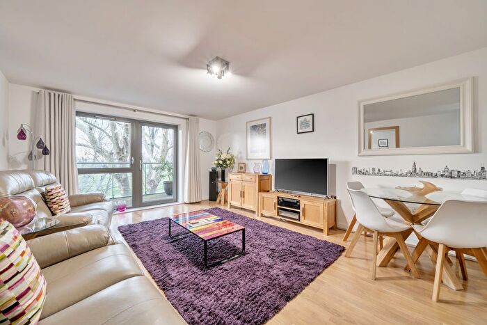 2 Bedroom Flat For Sale In Glengarnock Avenue, London, E14