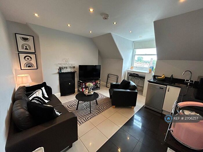 2 Bedroom Flat To Rent In Heath Street, London, NW3
