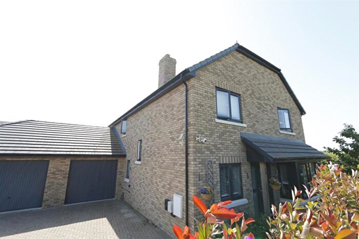 4 Bedroom Detached House For Sale In Earl Close, Clifton, SG17