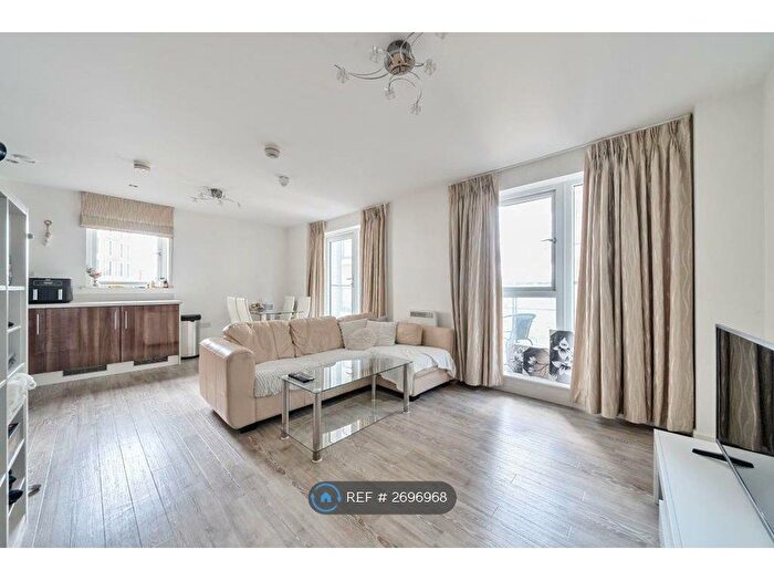 2 Bedroom Flat To Rent In Nankeville Court, Woking, GU22