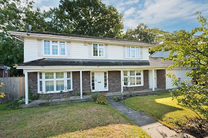 5 Bedroom Detached House To Rent In Marrowells, Weybridge, KT13