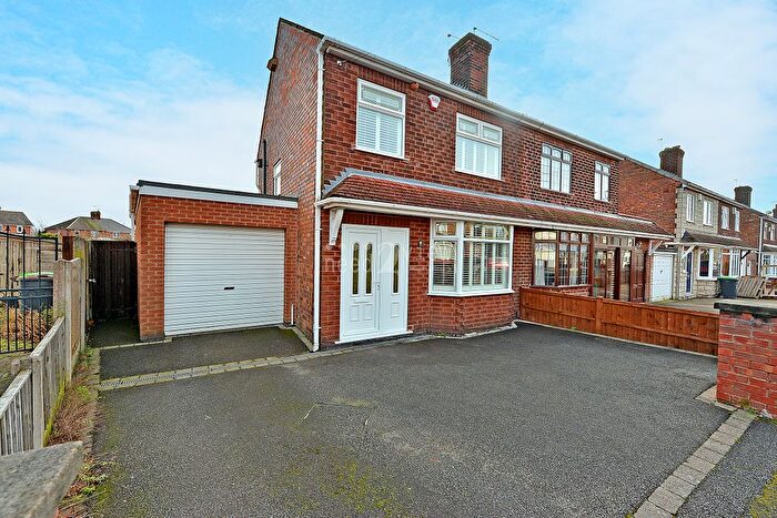 3 Bedroom Semi-Detached House For Sale In Brookfield Avenue, Hucknall, NG15