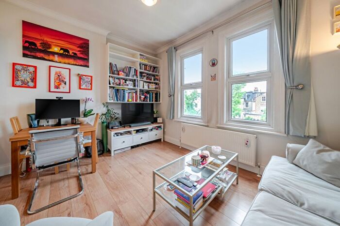 1 Bedroom Flat For Sale In Bedford Hill, Balham, London, SW12