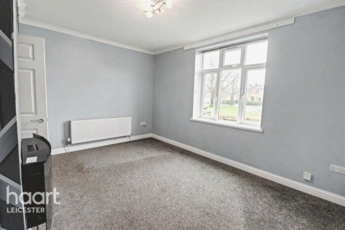 3 Bedroom Semi-Detached House For Sale In Bendbow Rise, Leicester, LE3