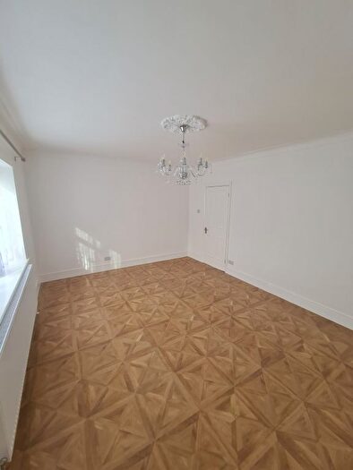 2 Bedroom Flat To Rent In Stonegrove, Edgware, HA8