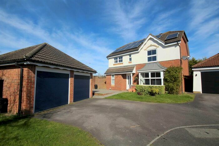 4 Bedroom Semi-Detached House To Rent In Scotney Crescent, Abbey Meads, Swindon, SN25