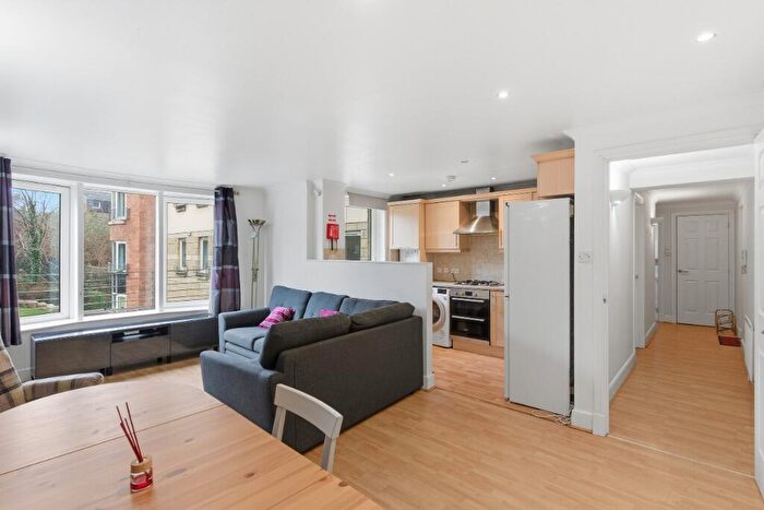 2 Bedroom Flat To Rent In Spring Gardens, Abbeyhill, Edinburgh, EH8