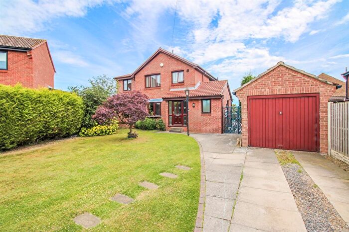 5 Bedroom Detached House For Sale In Kenton Drive, Durkar, Wakefield, WF4