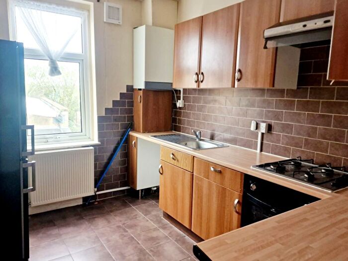 2 Bedroom Flat To Rent In High Road Seven Kings, Ilford, IG3