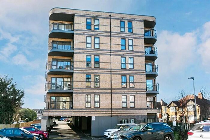 2 Bedroom Apartment For Sale In Windsor Road, Slough, SL1