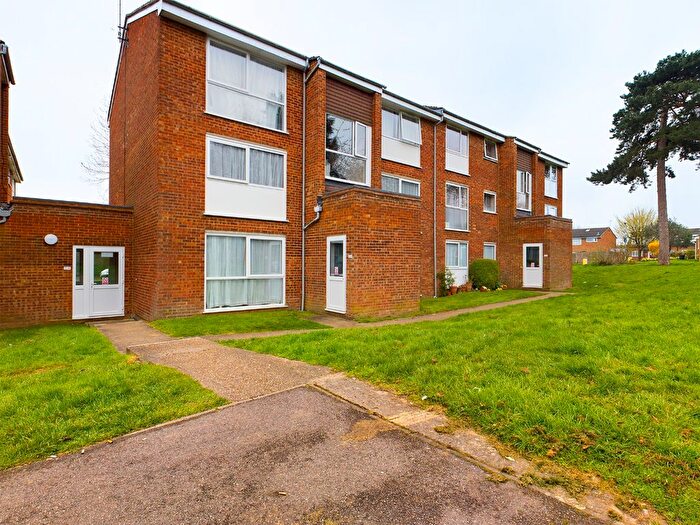 1 Bedroom Flat To Rent In Roydon Court, Hemel Hempstead, Hertfordshire, HP2