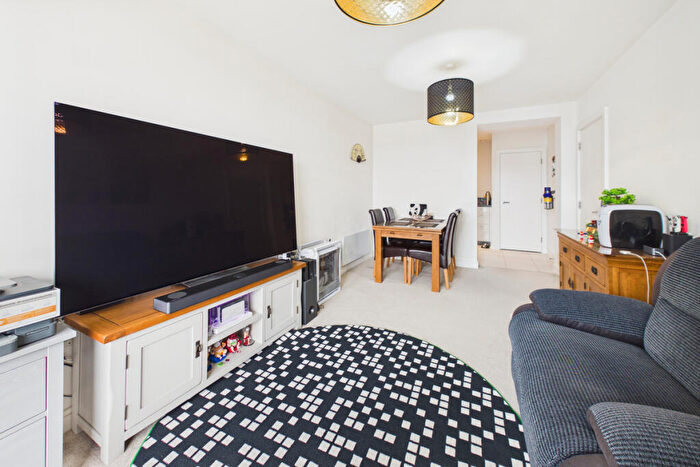 2 Bedroom Apartment For Sale In Kd Tower, Hemel Hempstead, HP1