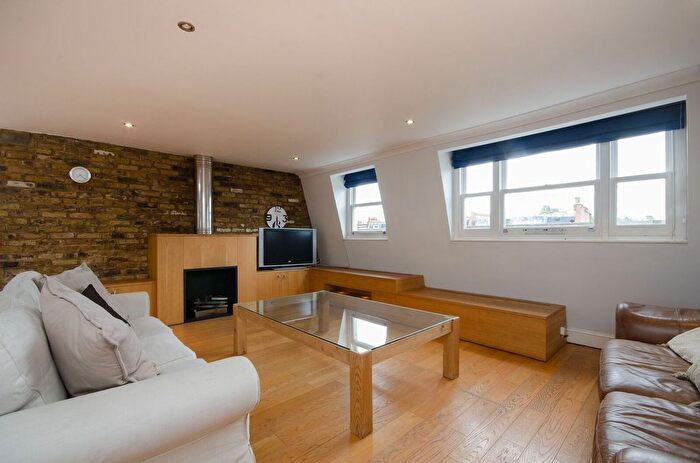 3 Bedroom Flat To Rent In Eardley Crescent, Earls Court, London, SW5