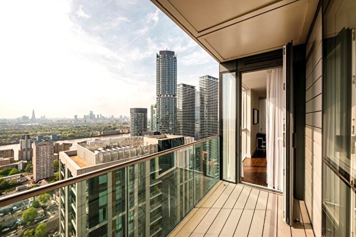 3 Bedroom Apartment To Rent In Maine Tower, E14