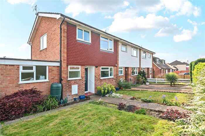 3 Bedroom End Terrace House For Sale In Lower Guildford Road, Knaphill, Woking, Surrey, GU21