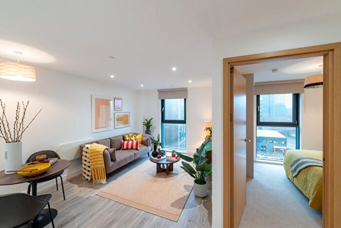 1 Bedroom Apartment To Rent In Kirkstall Road, Leeds, West Yorkshire, LS3