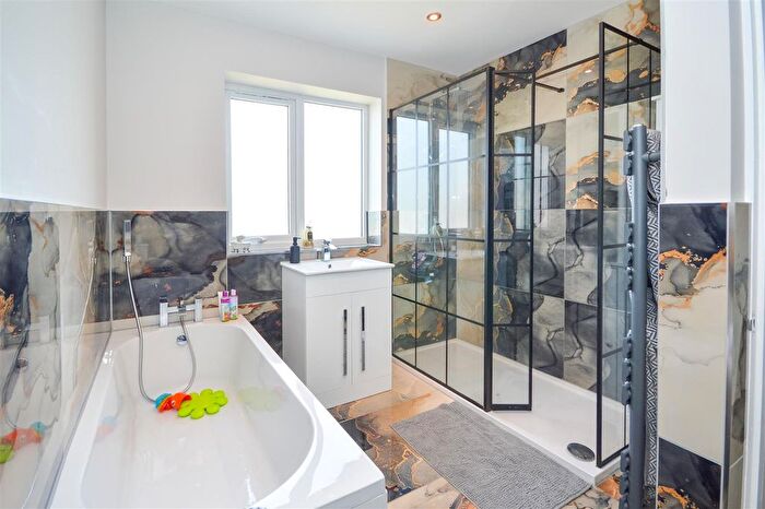 3 Bedroom Detached House For Sale In Fairfield Gardens, Ossett, WF5