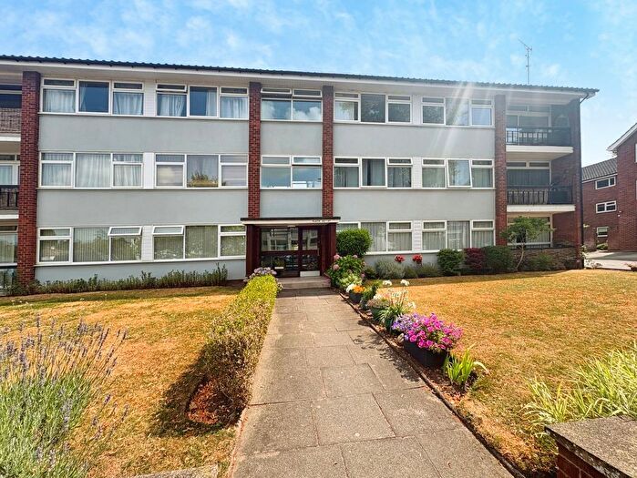 2 Bedroom Flat For Sale In Riplingham, Arlington Avenue, Leamington Spa, CV32