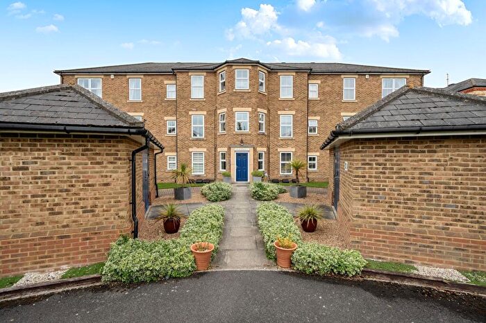 3 Bedroom Flat For Sale In Horton Crescent, Epsom, KT19