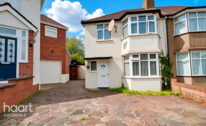 3 Bedroom Semi-Detached House For Sale In Ridge Close, NW9