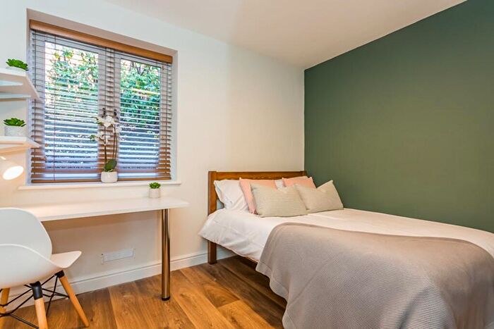 8 Bedroom Flat To Rent In St Hilds Lane, DH1