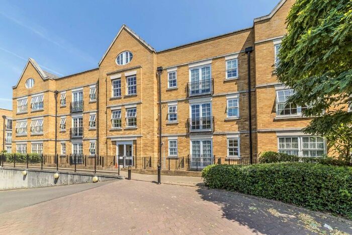 2 Bedroom Flat To Rent In Twickenham Road, Isleworth, TW7