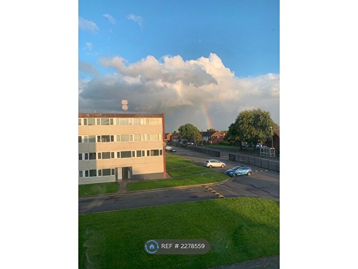 Studio To Rent In Greenlawns, Tipton, DY4