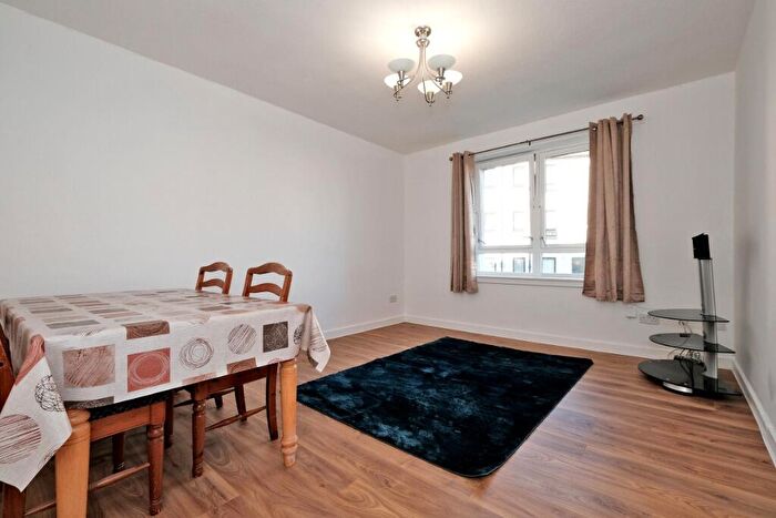 3 Bedroom Flat To Rent In Froghall Gardens, Aberdeen, AB24