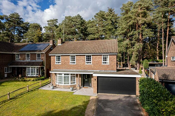 4 Bedroom Detached House For Sale In Dukes Mead, Fleet, GU51