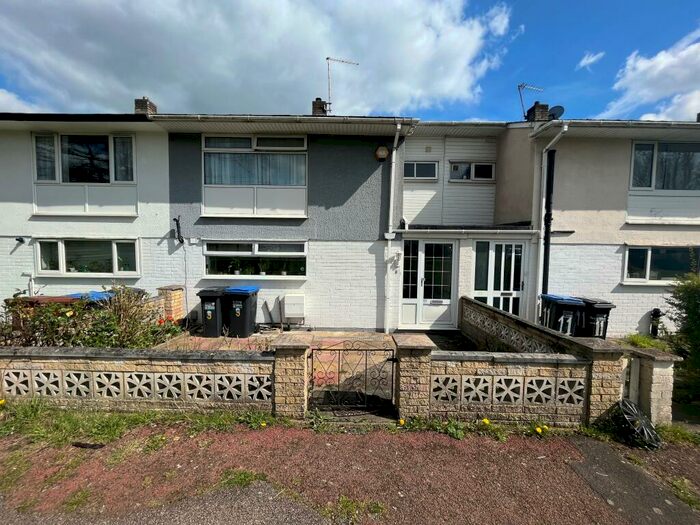 3 Bedroom House To Rent In Travellers Lane, Hatfield, AL10