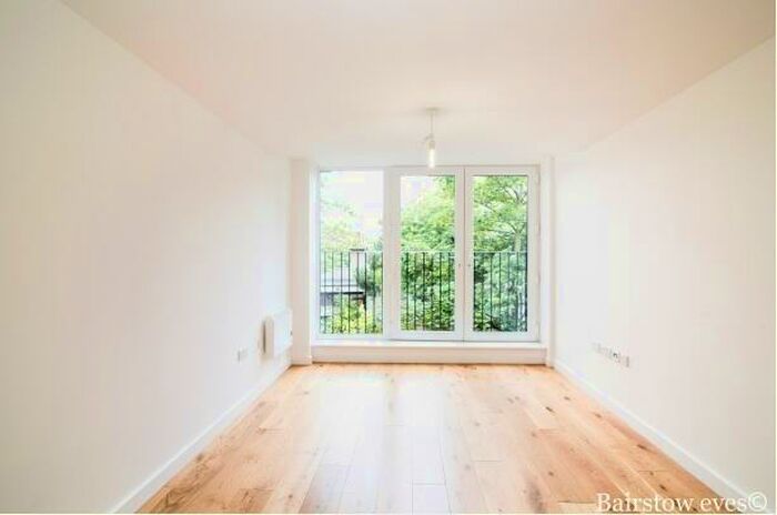 1 Bedroom Flat To Rent In Portman House, Romford, RM1