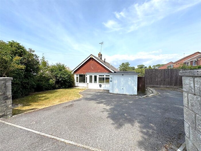 3 Bedroom Chalet For Sale In Springfield Crescent, Weymouth, DT3