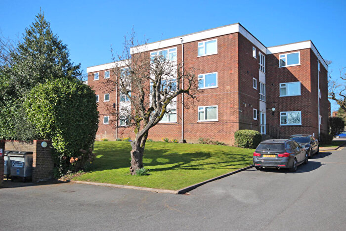 2 Bedroom Flat To Rent In Eastbury Court, Lemsford Road, St. Albans, Hertfordshire, AL1