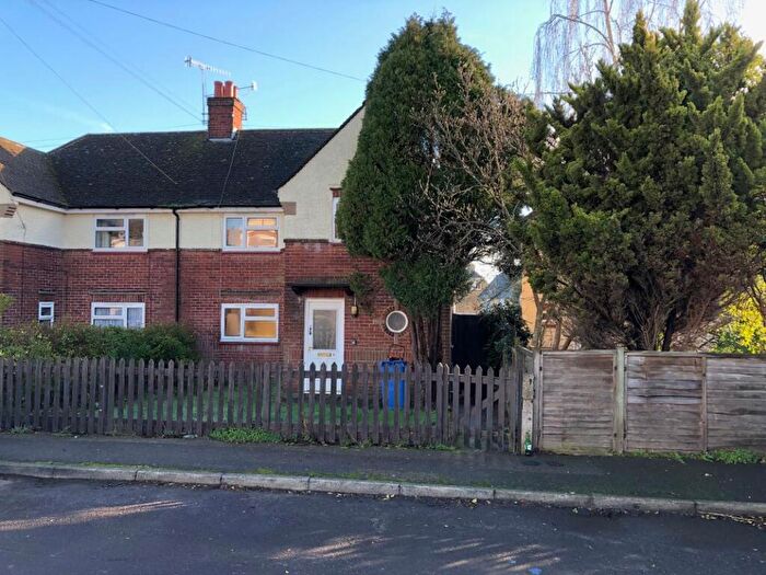 3 Bedroom Semi Detached House For Sale In Willow Avenue, Faversham, Kent, ME13