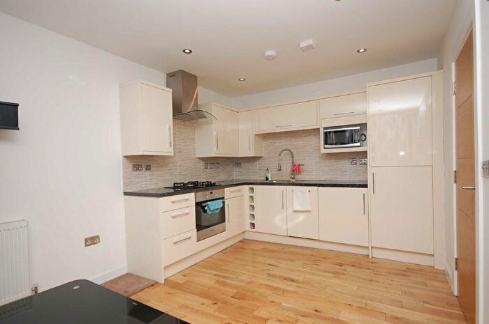 4 Bedroom Flat To Rent In St. Helena Road, London, SE16