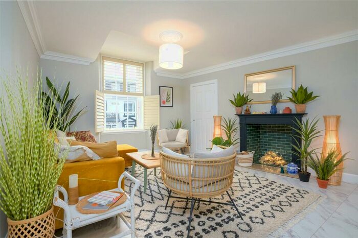 2 Bedroom Flat To Rent In B, George Street, Perth, PH1