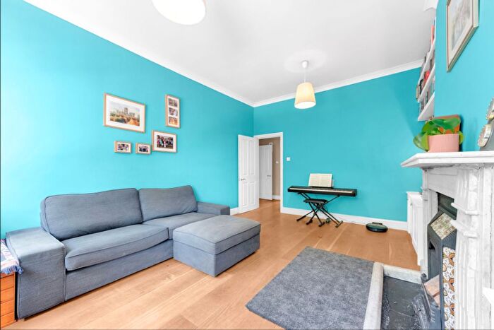 2 Bedroom Flat For Sale In Westcombe Hill, London, SE3