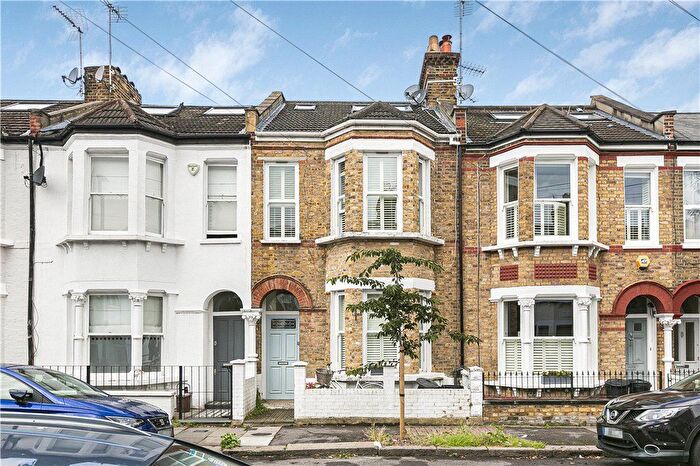 3 Bedroom Flat To Rent In Weiss Road, Putney, SW15