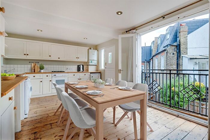 2 Bedroom Flat To Rent In Balvernie Grove, London, SW18