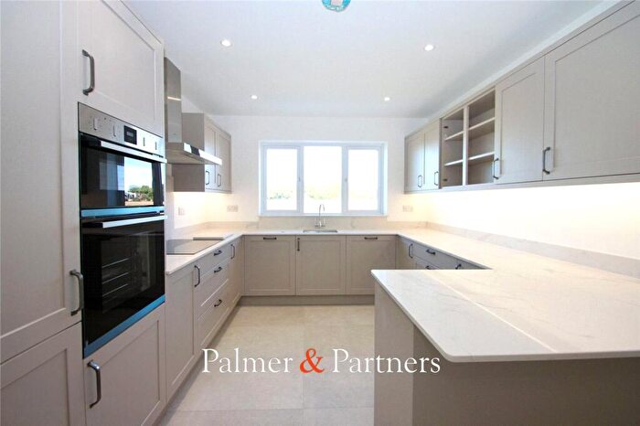 3 Bedroom Bungalow For Sale In The Meadows, Little Clacton, Clacton-on-Sea, Essex, CO16