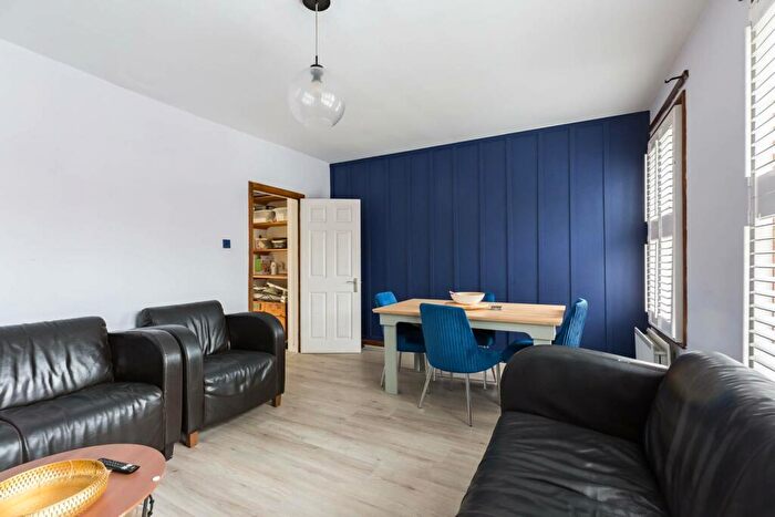2 Bedroom Maisonette To Rent In Johns Way, Archway, London, N19