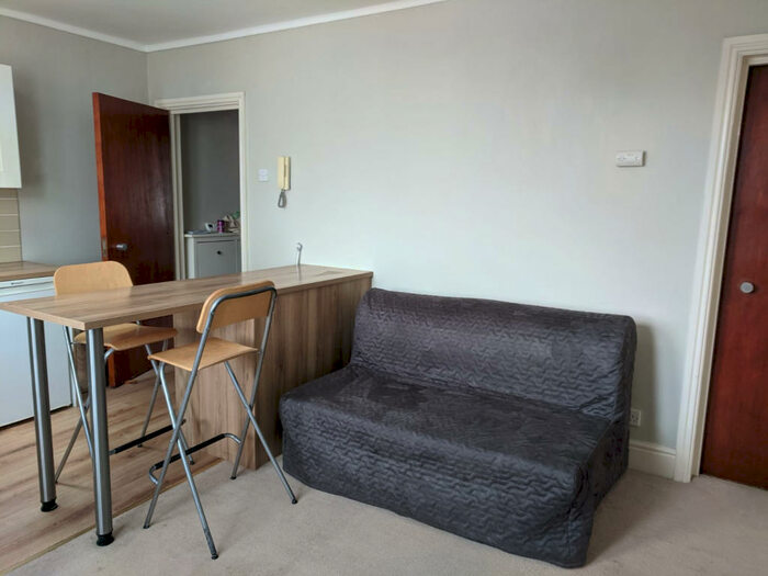 1 Bedroom Flat To Rent In Brighton Road, Bristol, BS6