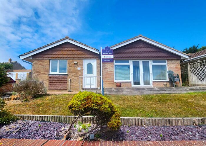 3 Bedroom Bungalow For Sale In Rookery Way, Bishopstone, BN25
