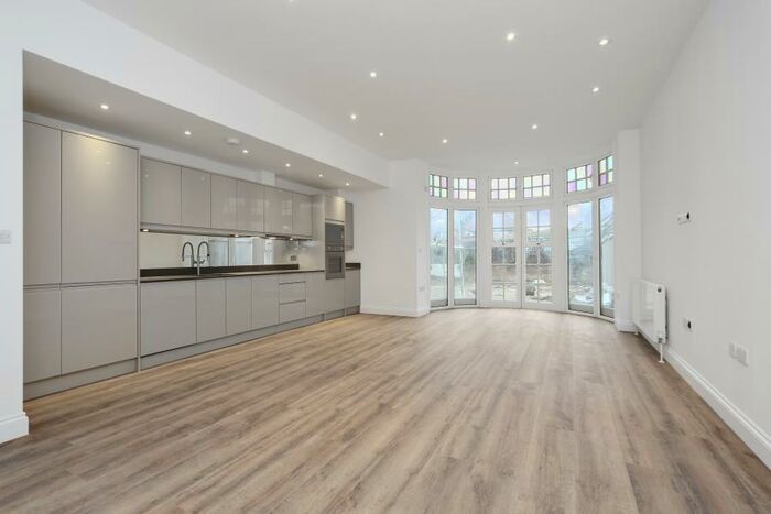 3 Bedroom Flat To Rent In Queens Avenue, Muswell Hill, N10