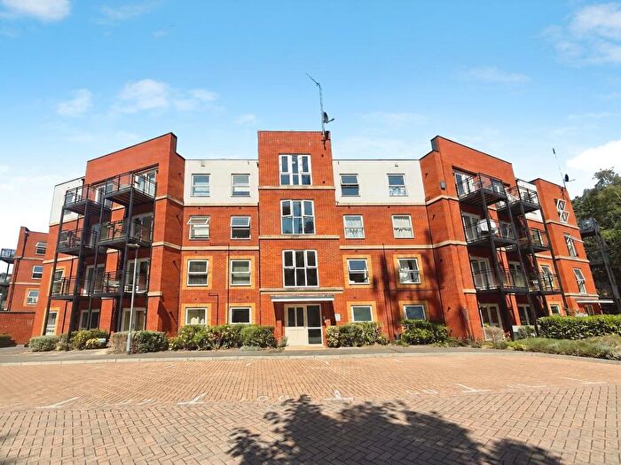 2 Bedroom Apartment For Sale In Edrich Grange, Crowthorne, Berkshire, RG45