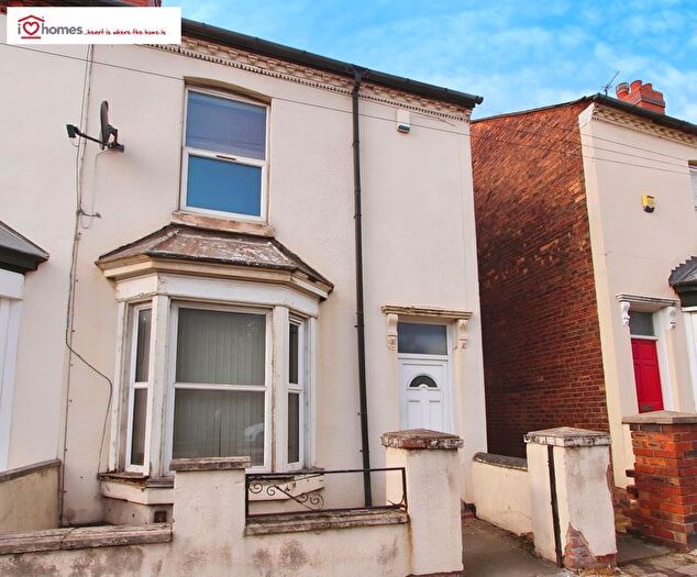 1 Bedroom Flat To Rent In Bloxwich Road, Walsall, WS2