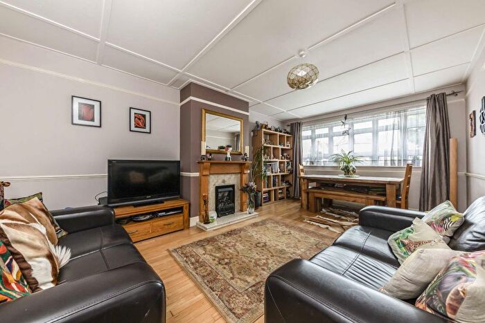 1 Bedroom Flat For Sale In Cross Deep, Twickenham, TW1