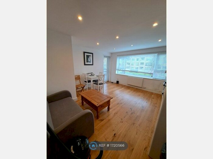 3 Bedroom Flat To Rent In Arundel Court, Bexleyheath, DA6