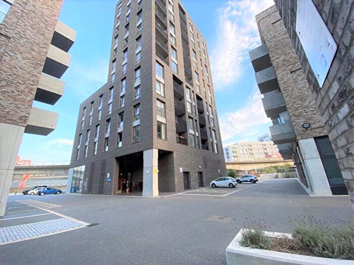 3 Bedroom Flat To Rent In Goby House, Faircharm Dock, Creative Road, SE8